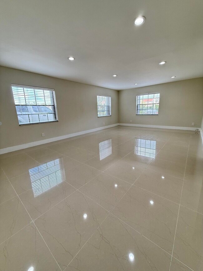 Building Photo - 3307 NW 108th Dr