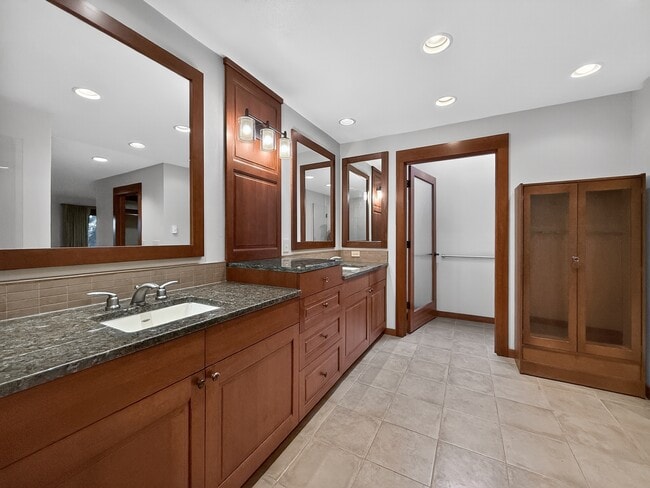 Building Photo - 5333 134th Ave SE