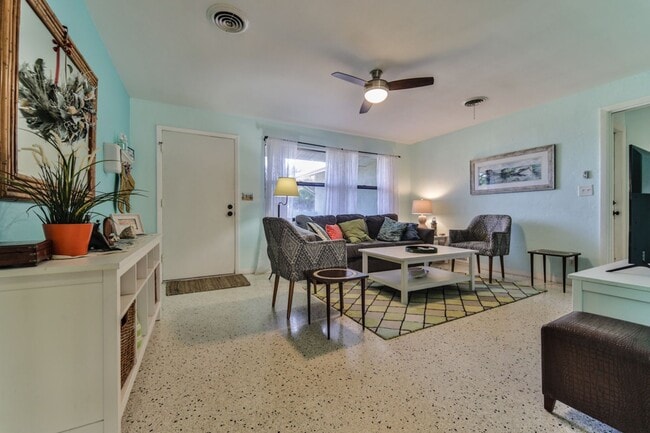 Building Photo - Vacation Rental Amazing Pet Friendly 3 Bed House with a Heated Pool