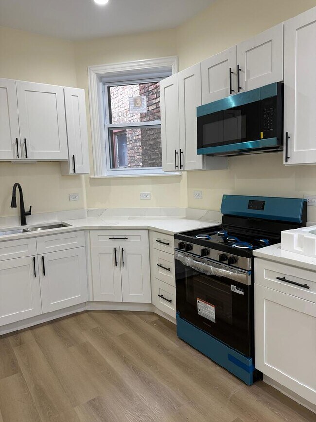 Building Photo - 5617 S Laflin St