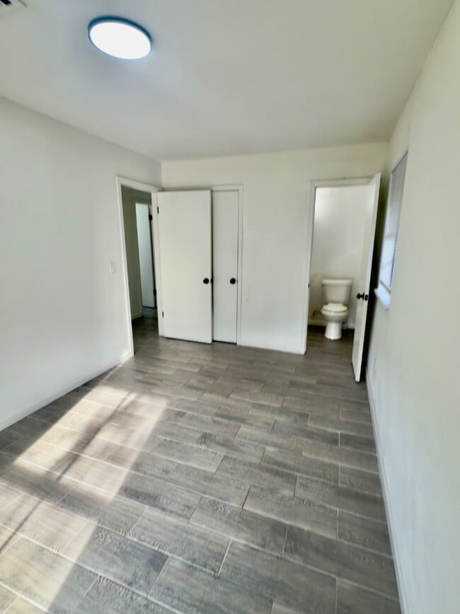 Building Photo - 4312 Meadowpark Dr