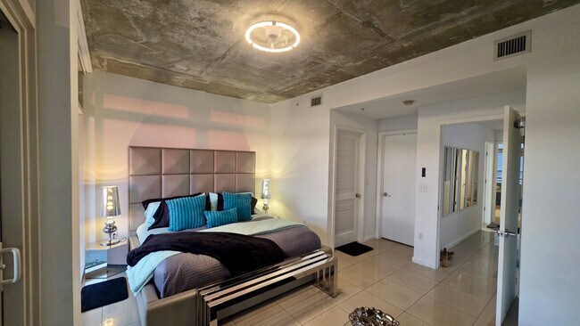 Building Photo - 139 NE 32nd St