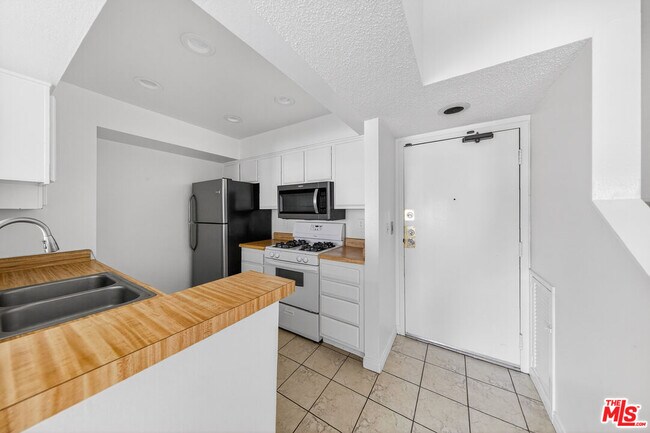 Building Photo - 1118 Valencia St