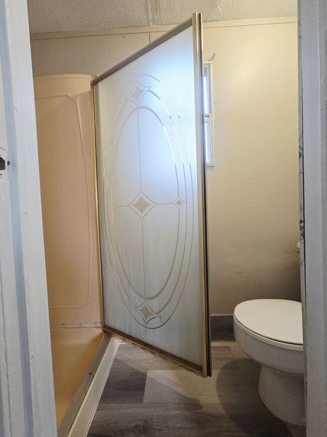 Building Photo - 3 bedroom, 2 bath Mobile Home in Yorktowne