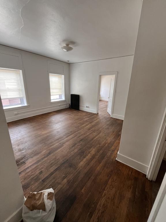 Building Photo - 11 1/2 N Van Buren Ave, 302-302