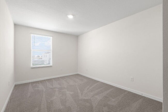 Building Photo - "Spacious 4-Bedroom Retreat with 3 Full Baths - 2260 Sq Ft of Comfort in Parrish, FL!"