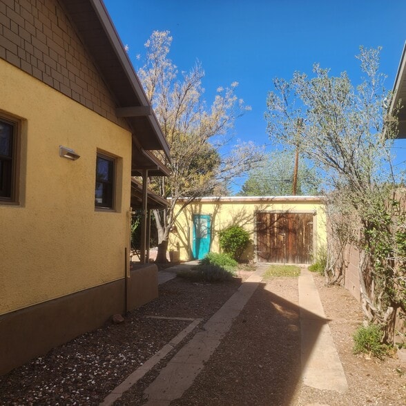 Building Photo - 115 W Vista