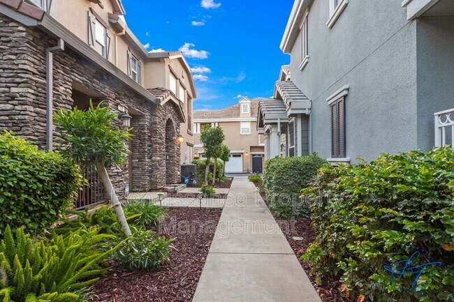 Building Photo - 194 S Veracruz Pl