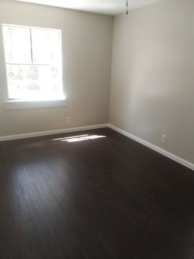 Building Photo - 10 Katherine Loop