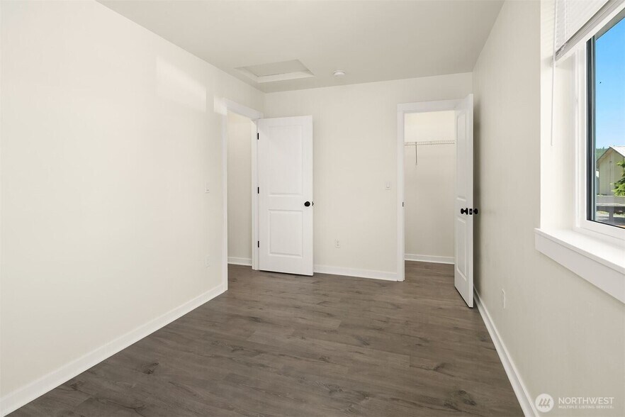 Building Photo - 513 4th St