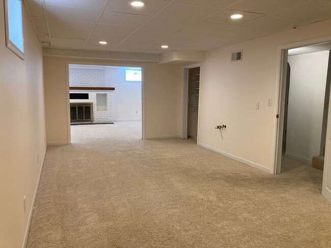 Building Photo - Spacious 4 Bedroom on Upriver Drive