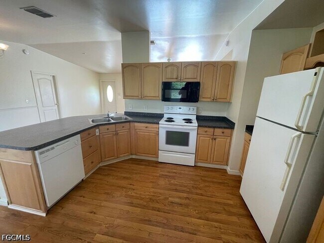 Building Photo - 445 Candlewick Cir W