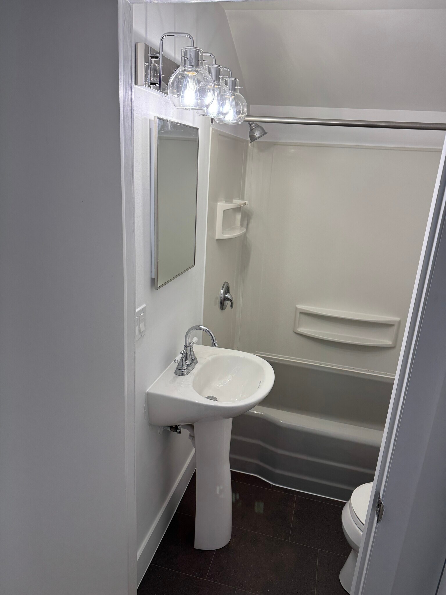 Building Photo - 100 Main St