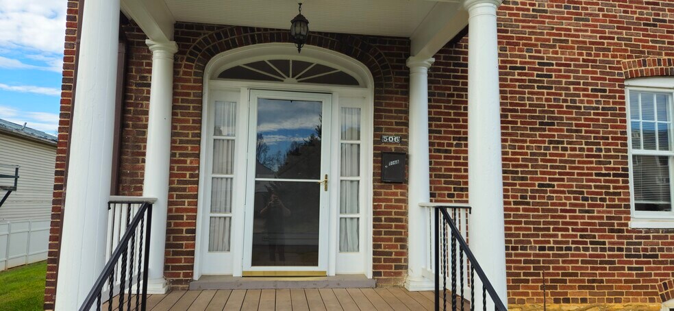 Building Photo - 506 E Liberty St