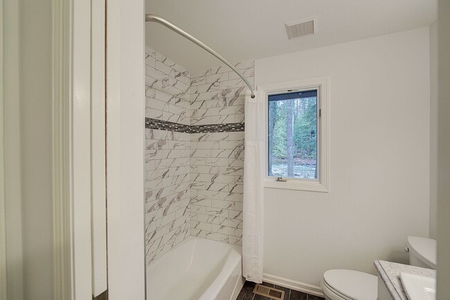 Building Photo - 4bd/3.5ba North Bend Home