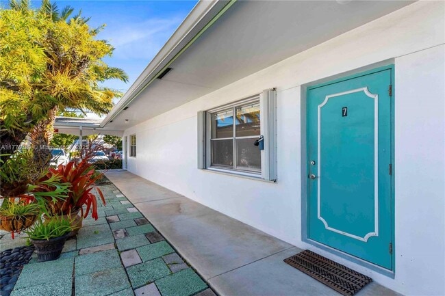 Building Photo - 3240 NE 16th St