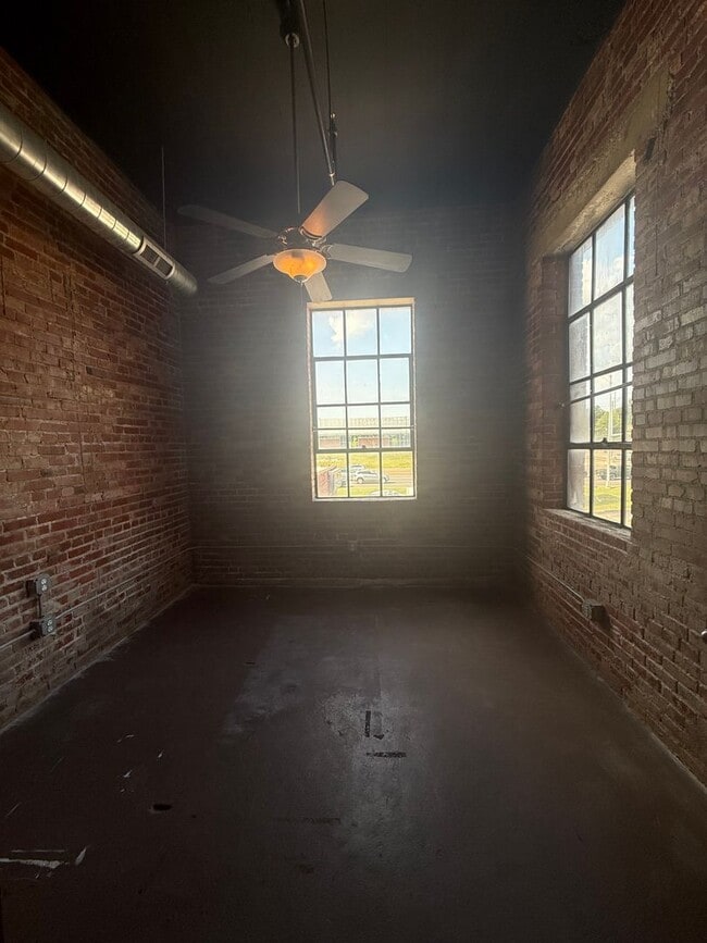 Building Photo - 601 N National Ave