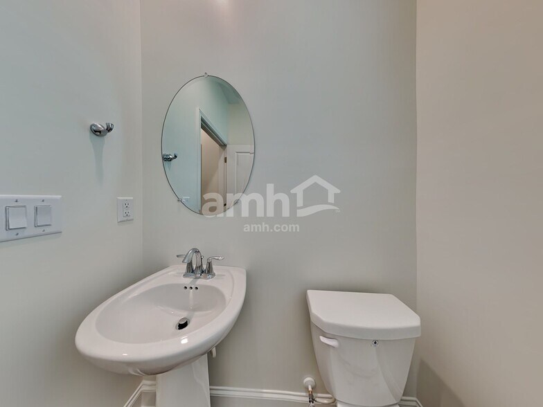 Building Photo - 3730 Blackshear Pl