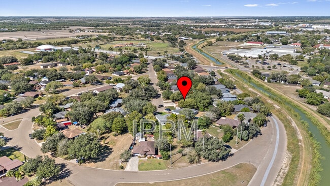 Building Photo - 1105 Colt