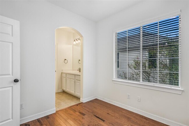 Building Photo - 4007 Gaines Ct