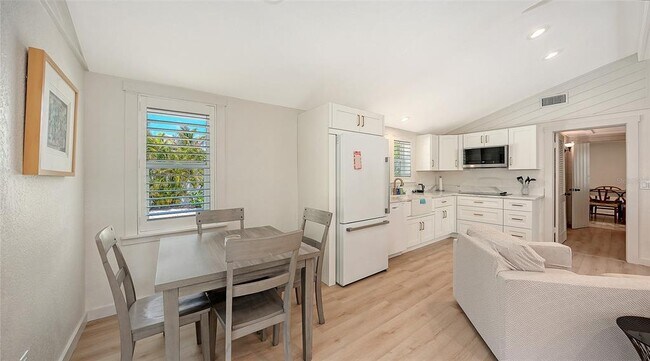 Building Photo - 3708 Sandspur Ln