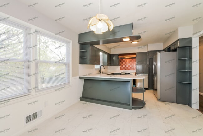 Building Photo - 4705 Vermont Ave