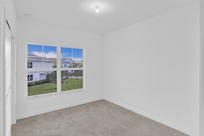 Building Photo - 585 Sanderling Cir