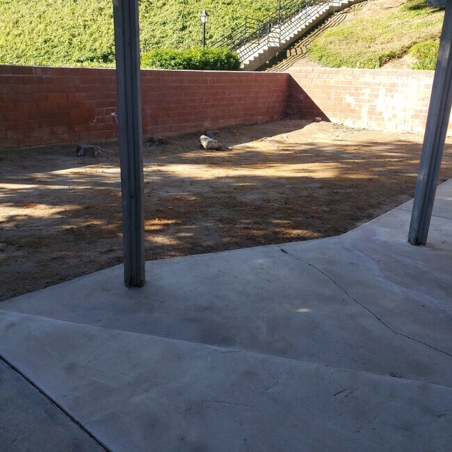 Building Photo - CANYON CREST - 2 Bedroom 2.5 Bath Townhouse