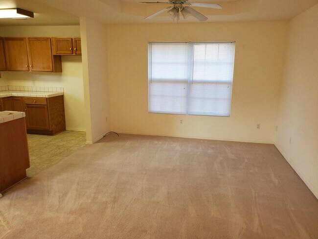 Building Photo - 512 Watson St