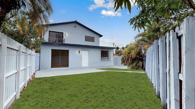 Building Photo - 917 SW 135th Ct