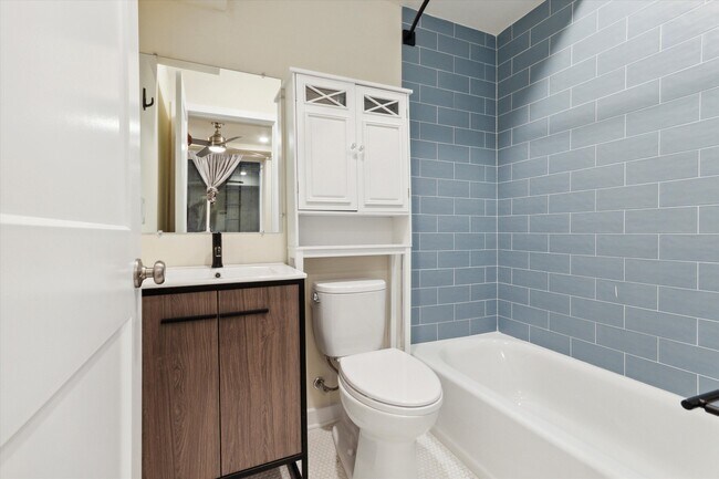 Building Photo - 1330 N 15th St