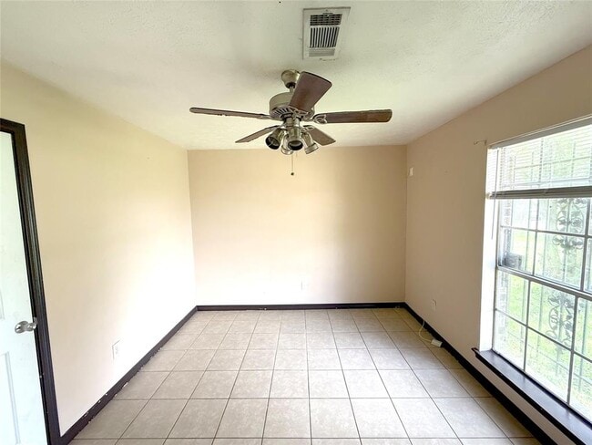 Building Photo - 7130 Kings Dr