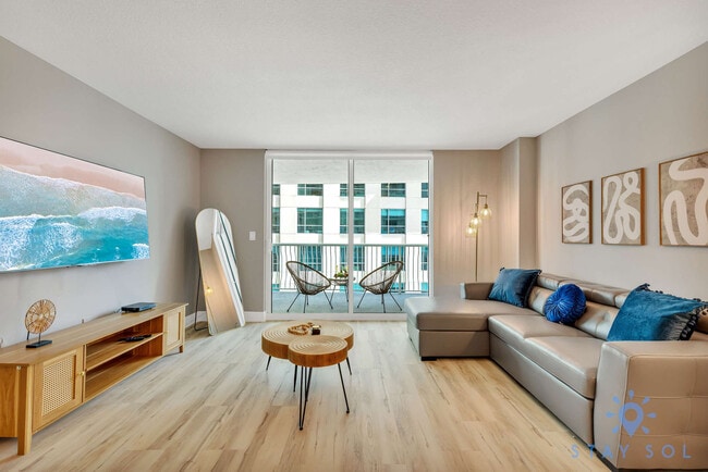 Building Photo - 1200 Brickell Bay Dr