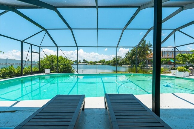 Building Photo - 21320 NE 25th Ct