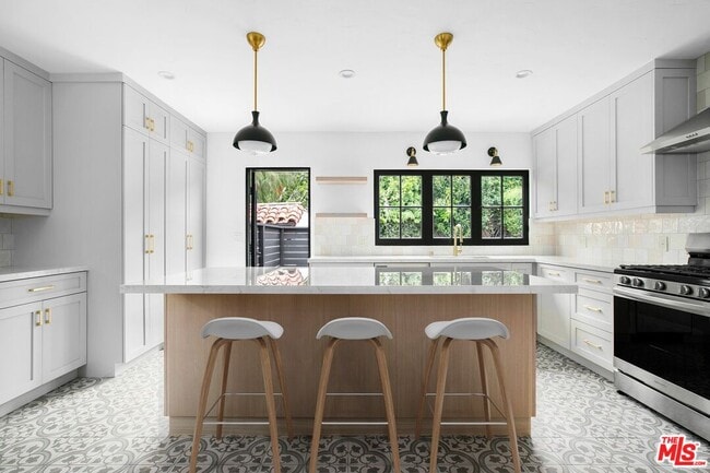 Building Photo - 10525 Cushdon Ave