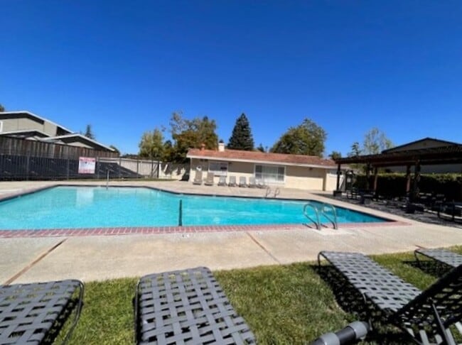 Building Photo - NEWLY RENOVATED- 4BD/2BA, Single-Family Home in Twin Creeks Area of San Ramon- Available NOW!