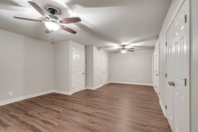 Building Photo - 4702 Spring Ln