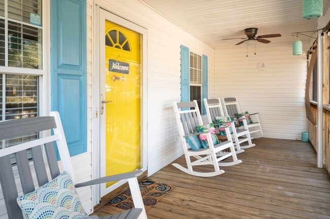 Building Photo - HOT TUB ANYONE?  THIS OFF-SEASON RENTAL IS AVAILABLE FOR A LIMITED TIME