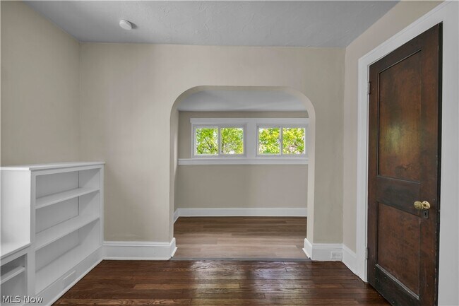 Building Photo - 8505 Bancroft Ave