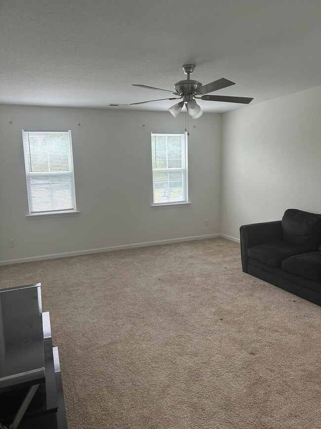 Building Photo - 1103 Peartree Rd