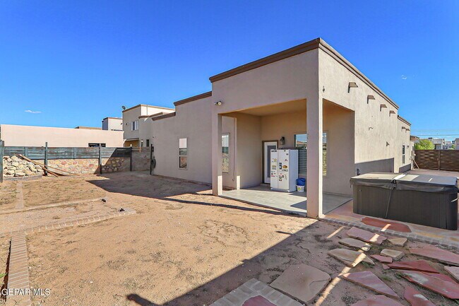 Building Photo - 14805 Holly Springs