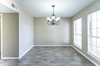 Building Photo - 2103 Charlton House Ln