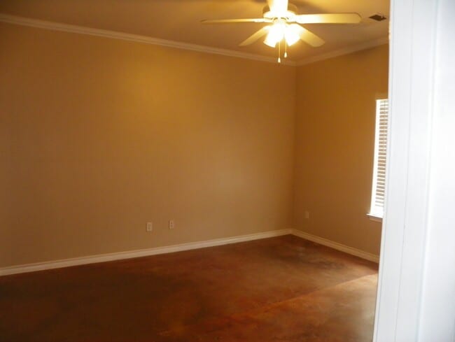 Building Photo - 2601 Cypress Ln