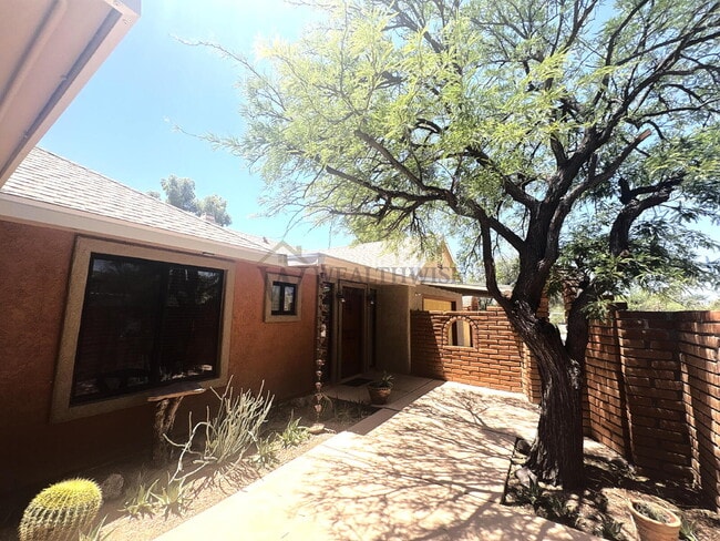 Building Photo - 11790 N Mandarin Ln