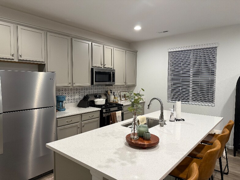 Building Photo - 5106 Makalu Dr