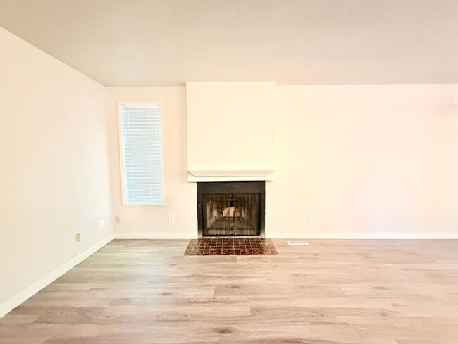 Building Photo - 6951-6957 Montauk Circle