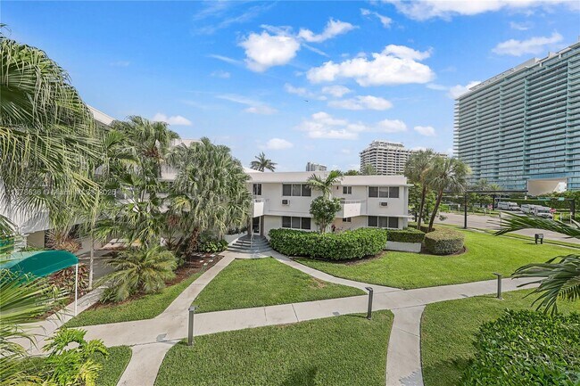 Building Photo - 10190 Collins Ave