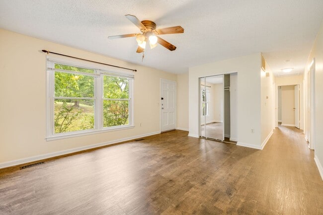 Building Photo - West Asheville 3BR with Fenced Yard & Bonus Room