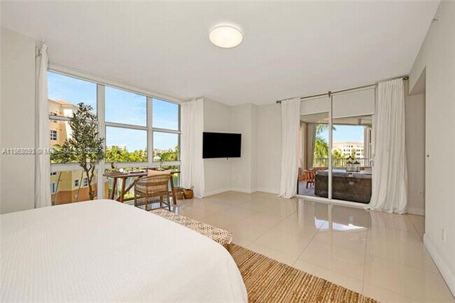 Building Photo - 733 Crandon Blvd