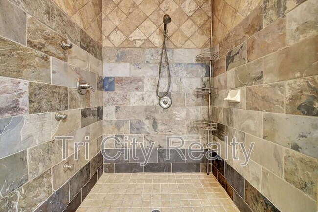 Building Photo - 250 Moss Creek Walk